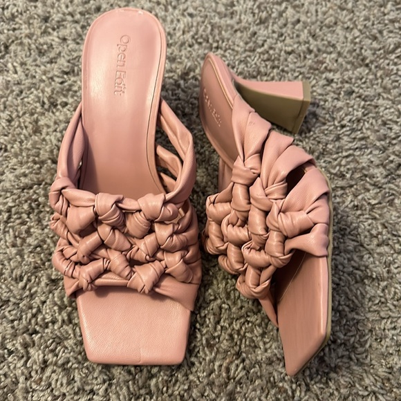 NWOT- Sandals - Picture 2 of 9